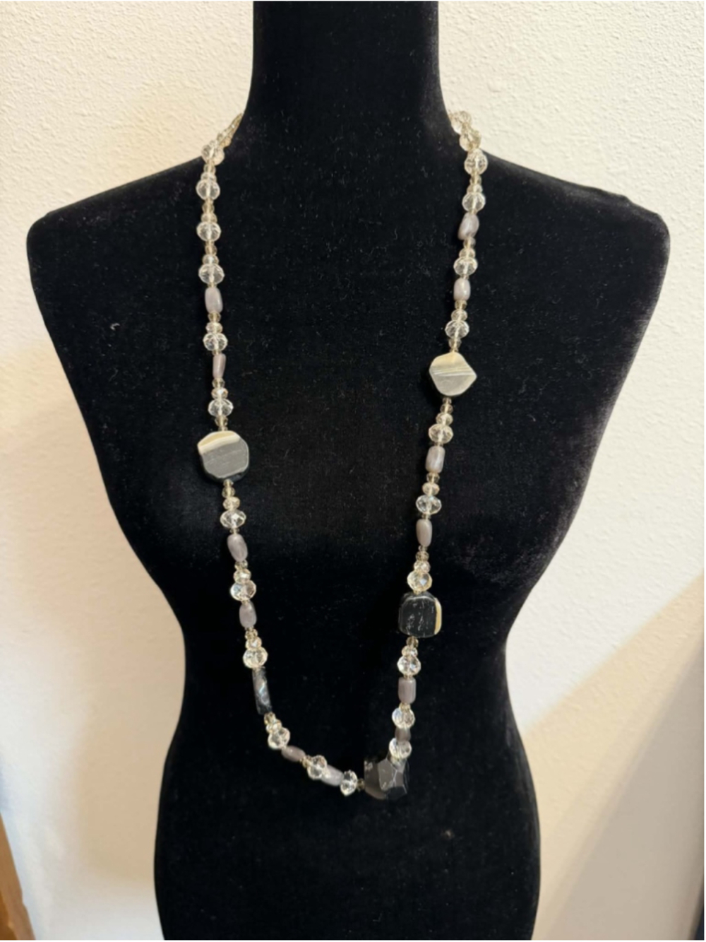Chico’s Long Beaded Statement Necklace Crystal Gray Black Gold Tone 3.75oz